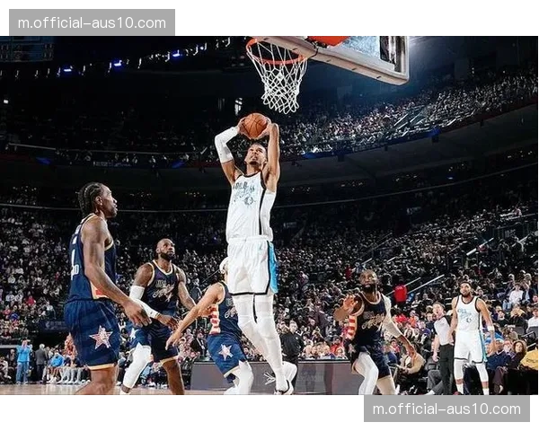 文班亚马防守效率104.2冠绝内线 场均2.5盖帽护筐威慑力十足